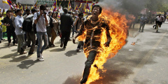 Китайська влада вилучає у тибетських монастирів телевізори, борючись зі самоспаленнями